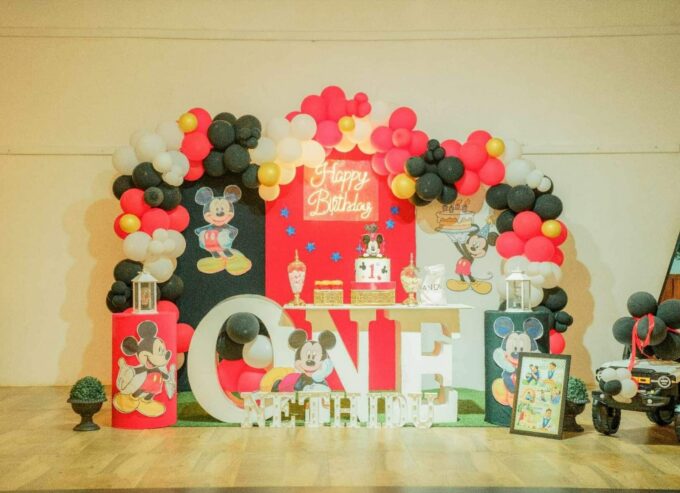 Party Decorations by Yenushi Cake Art & Decos